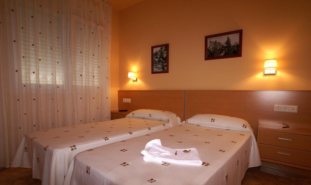 Hotel Mont-Roig מראה חיצוני תמונה